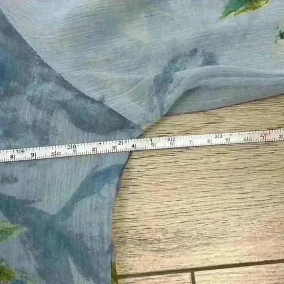 Susan Graver Blue Floral Lightweight Blouse Size Small - Picture 7 of 8